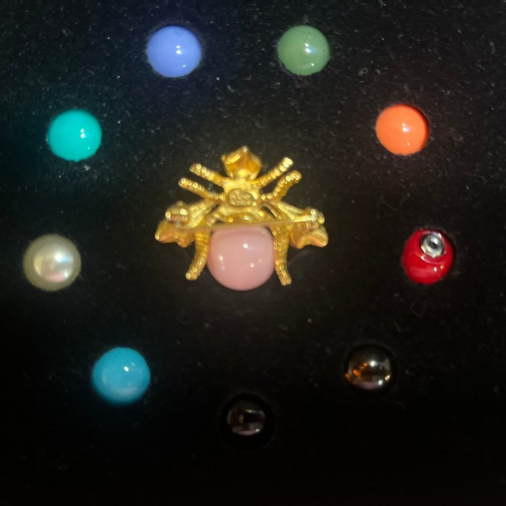 Joan Rivers 10 Color Goldtone Changeable Baby Bee Pin - Picture 3 of 4